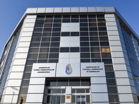 Hakimləri təhqir edən baş məşqçi cəzalandırıldı