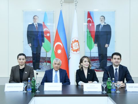 BMU-da deputatlar tələbələr ilə görüşüb - FOTO