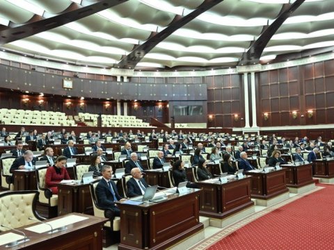 Milli Məclisin iclası BAŞLADI