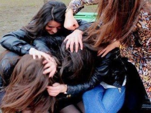 Masallıda məktəbli qızlar şagird yoldaşını döydülər