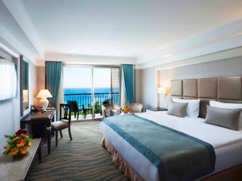 Xaricə gedən azərbaycanlılar harada gecələyir?