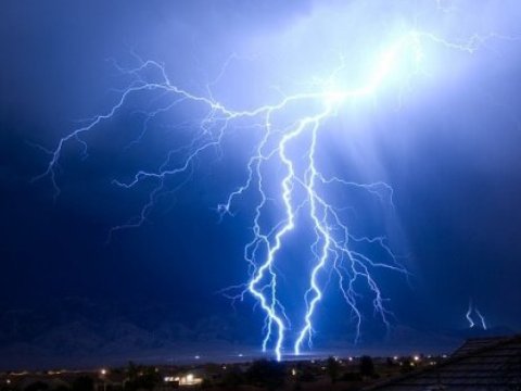 İranda iki nəfəri ildırım vurub öldürdü