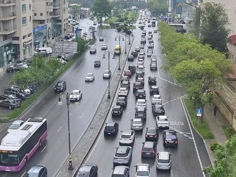 Yağışlı Bakının tıxaclı yolları - SİYAHI