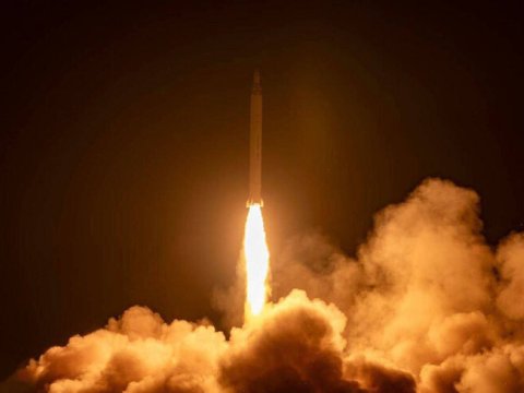 İran yeni balistik raketini təqdim etdi