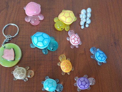 İmtahana cibində oyuncaqla gəldi...