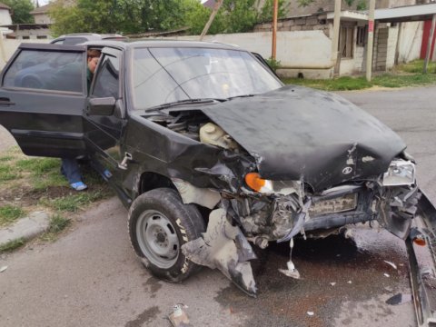 "VAZ"la "Kia" toqquşdu - Xəsarət alanlar var