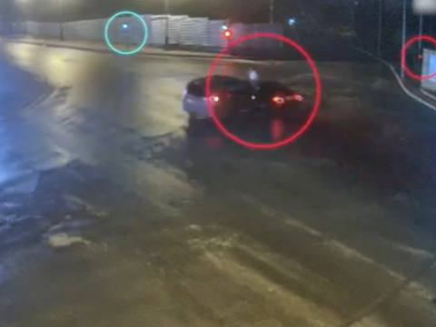 İşıqforun qırmızı işığında keçdi, qəza törətdi - VİDEO