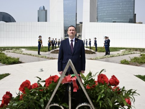 Belarusun Baş naziri Zəfər parkında - FOTO