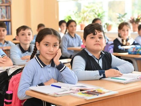 Region məktəbləri Bakıdakıları ÜSTƏLƏYİR