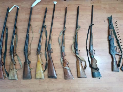 Sakinlərdən tapança, tüfəng götürüldü