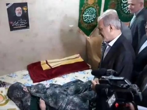 Rəisinin anasından Pezeşkiana tövsiyə: "Helikopterə minmə!"