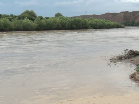 Kür Qazaxda məcrasından çıxdı - Əraziləri su basdı 