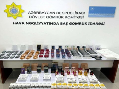 Mallarını gömrükdən keçirmək məqsədilə&nbsp;sərnişinlərə payladı - YAXALANDI