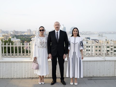 Prezidentlə ailə üzvləri "Gülüstan" sarayında - FOTO