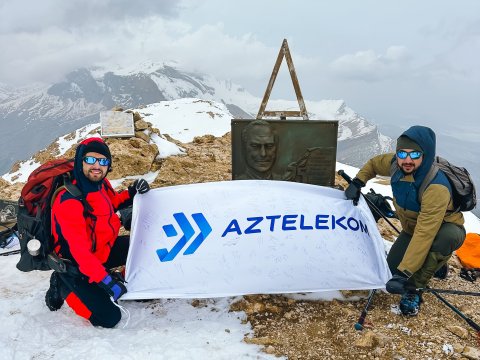 &ldquo;Aztelekom&rdquo; bayrağı Heydər Əliyev zirvəsində dalğalandı