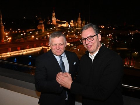 Kreml sarayının fonunda görüşdülər - FOTO