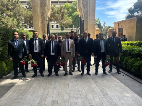 Ümummilli liderin məzarı ziyarət olundu - FOTO