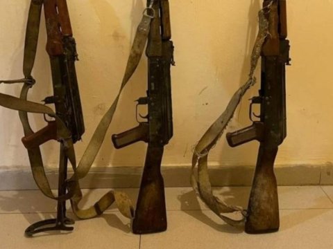 Polis əməkdaşları 5 avtomat aşkarladı