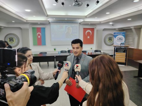 Kıbrıslı jurnalistin Azərbaycan sevgisi - FOTO