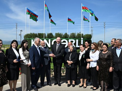 Ölkə başçısının sakinlərlə səmimi söhbəti - FOTOLAR