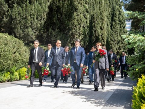 ETSN kollektivi Ulu Öndərin məzarını ziyarət etdi&nbsp;-&nbsp;FOTOLAR