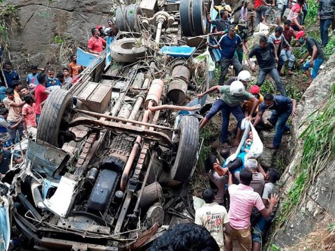 Avtobus aşdı -&nbsp;15&nbsp;ölü, 20 yaralı