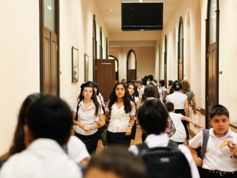 Ağdamda 10-cu sinif şagirdi dərsə BURAXILMIR