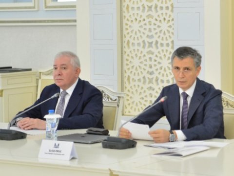 General Həzi Aslanov Milli Məclisdə hesabat verir