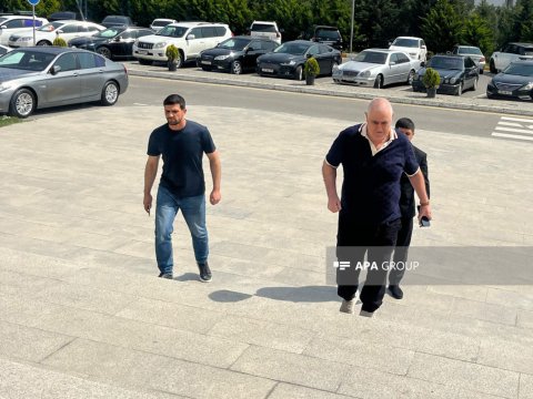 Şərurlu İsfəndiyar məhkəməyə gəldi