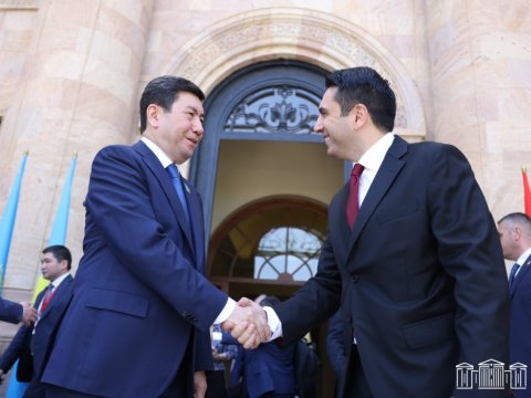 Simonyan Qazaxıstanda Azərbaycanla sülh sazişindən danışdı