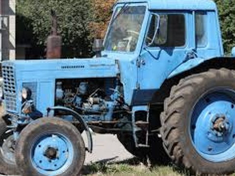 Tərtərdə minik maşını traktora çırpıldı