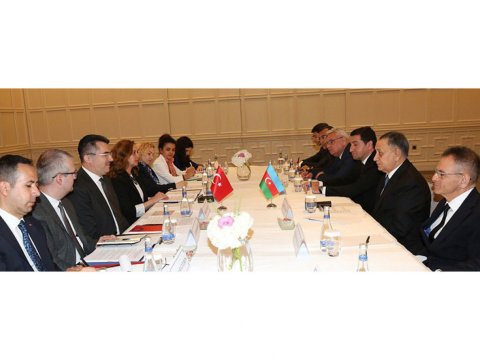 Ramil Usubov Okay Memişlə görüşdü