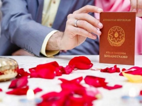 Nigahlar artıb, boşanmalar azalıb - RƏSMİ