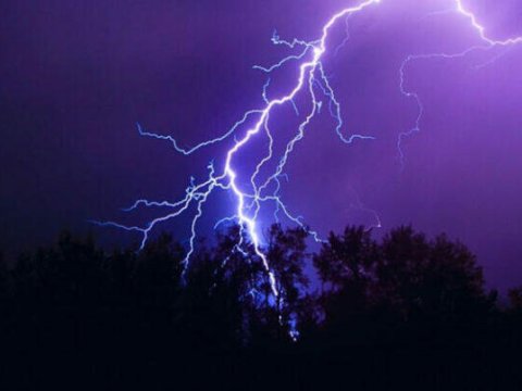 Biləsuvar sakinini ildırım vurub