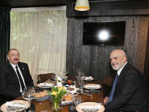 İlham Əliyev Baş nazirlə işçi naharda