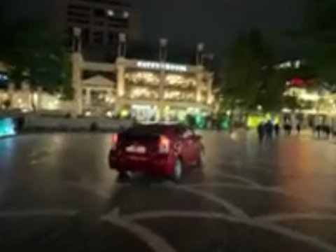 "Prius"un Nizami küçəsinə girməsinə kim icazə verib? - VİDEO