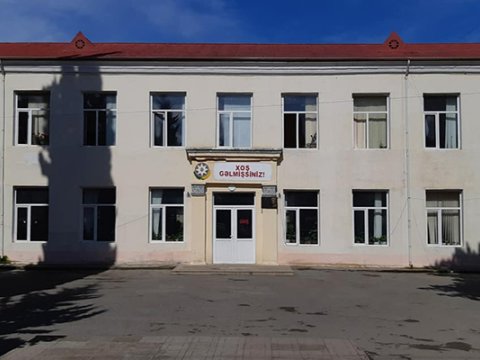 Müəllim məktəbdə yıxılıb xəsarət aldı - Direktor cəzalandırıldı 