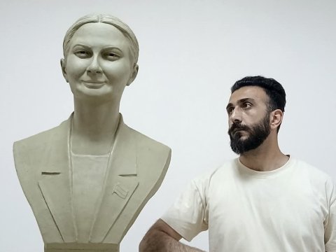 Qənirə Paşayevanın büstünü hazırlayan heykəltaraş: "Yaradıcılığımda rolu böyükdür"
