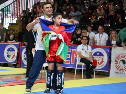 Dünya çempionu Əminə Əliyeva Bakıya qayıtdı