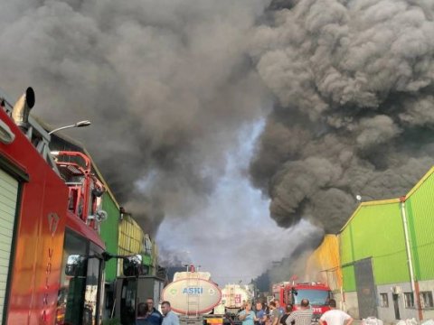 Türkiyədə fabrik yanır