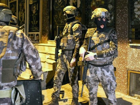 İstanbul bələdiyyəsində növbəti əməliyyat - 22 nəfər TUTULDU