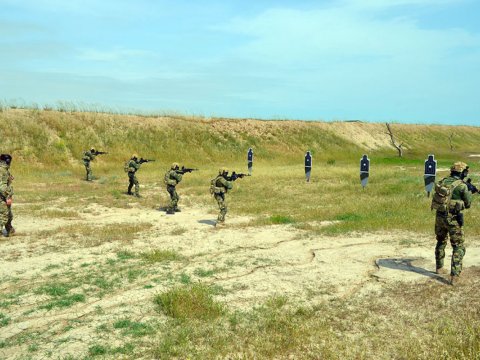 Xüsusi təyinatlılarımız Serbiya hərbçilərinə döyüş hazırlığı keçirdilər - VİDEO