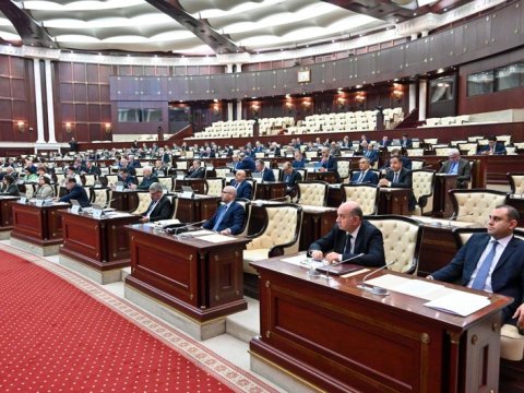 Parlamentin növbəti iclası - Tarix və gündəlik