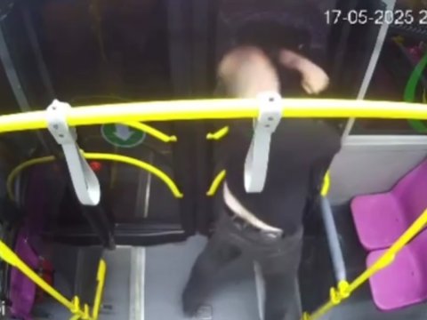 Avtobusun şüşəsini sındıran sərnişin saxlanıldı