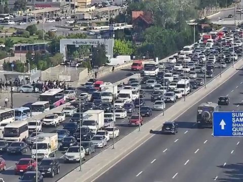Bakının tıxaclı yolları - SİYAHI