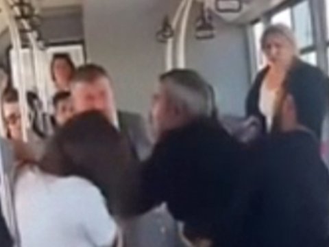 Avtobusda dava: qadına hücum edildi - VİDEO