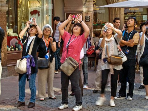 Turistlər çoxalıb, səyahət edən vətəndaşların sayı isə AZALIB