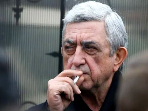 Sarkisyanı məhkəmədə sıxırlar