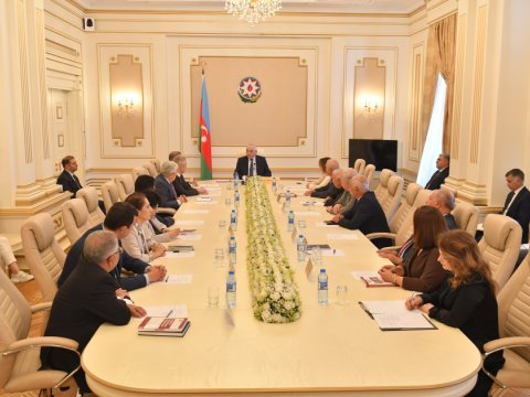 Məzahir Pənahov iclas keçirdi