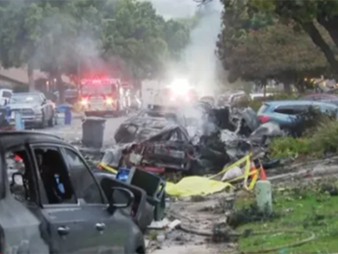 Təyyarə yaşayış binasına çırpıldı - ölənlər var